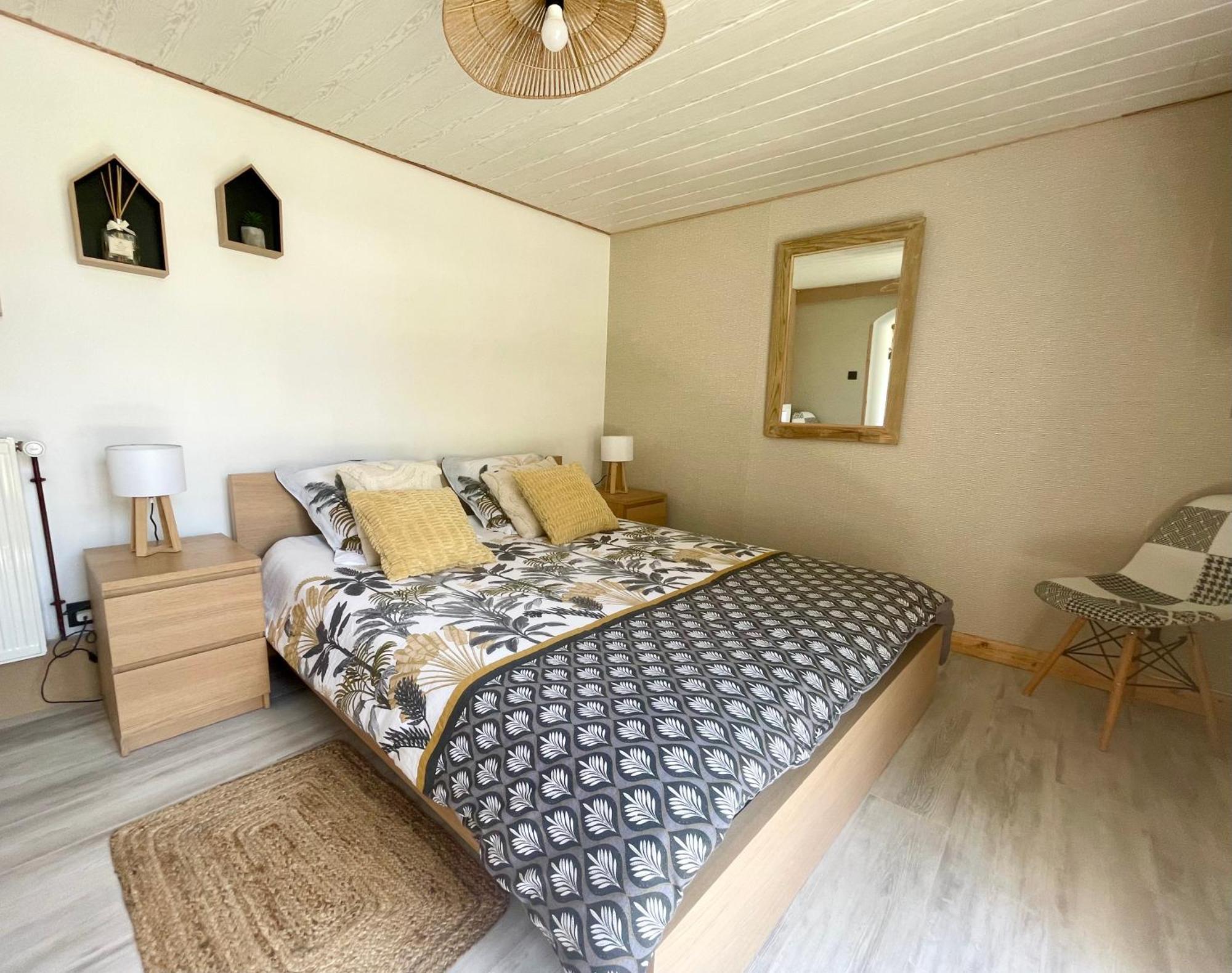 Le Petit Roquet Hotel Saint-Lazare Bagian luar foto