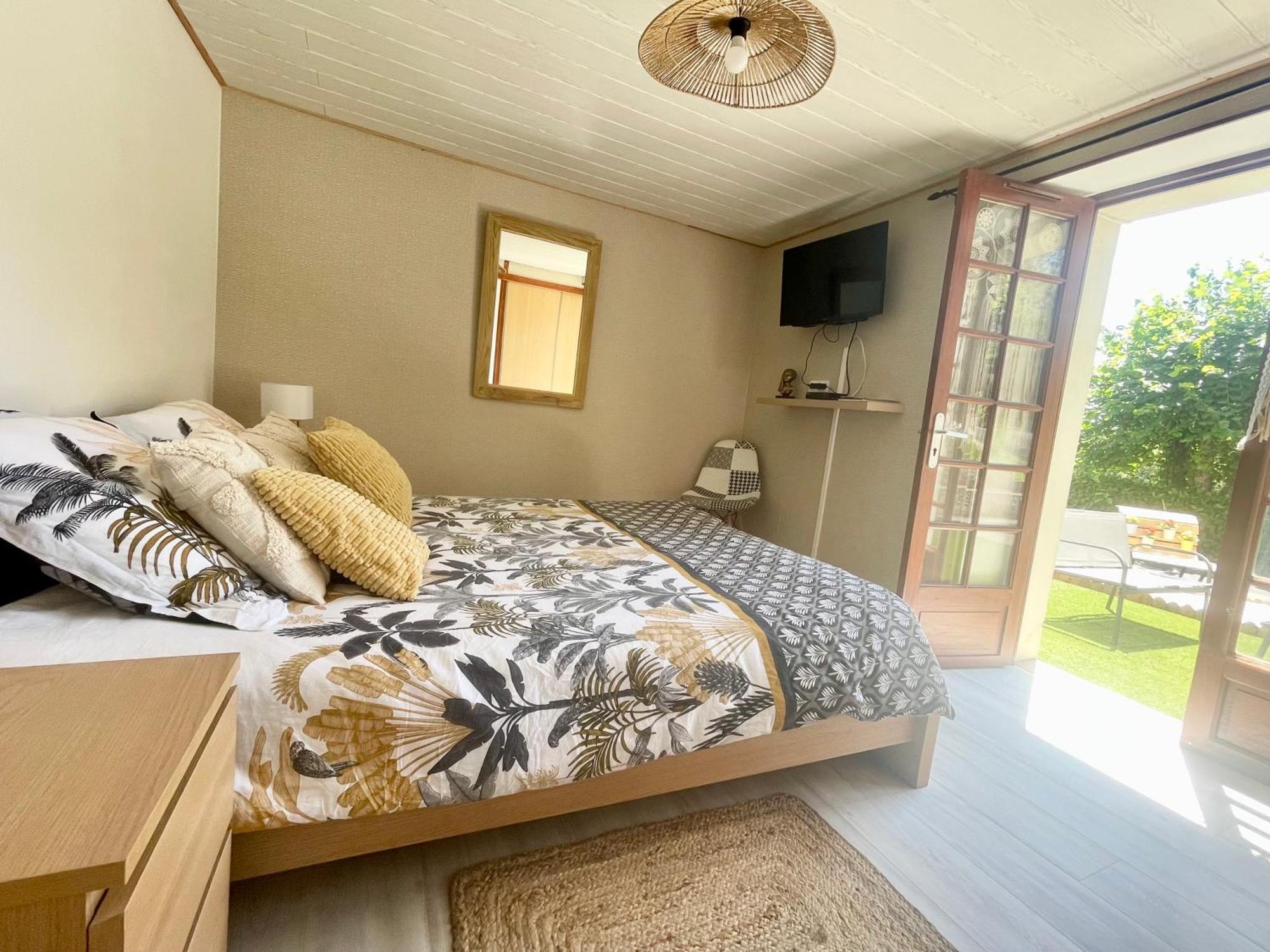 Le Petit Roquet Hotel Saint-Lazare Bagian luar foto